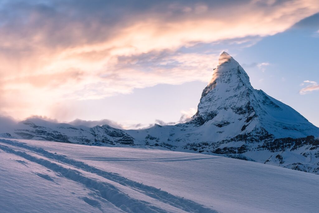 Agence digitale valaisanne – le Cervin enneigé au-dessus de Zermatt